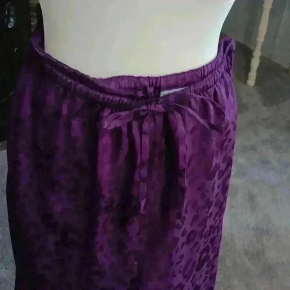 Valerie Stevens‎ 2-piece pajamas - Picture 5 of 5